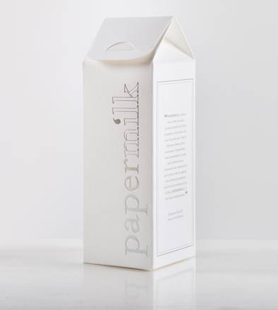 Papermilk è una carta contenente fibre di latte: è prodotta con fibre di latte, linters di cotone e fibre di pura cellulosa vergine provenienti da fonti gestite in maniera responsabile. Photo by Mauro Neri.