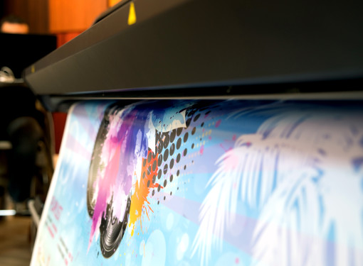 Un dettaglio della stampante da 1625 millimetri HP Latex 370 che durante il workshop ha stampato le grafiche dei partecipanti su film 3M 8150 Clear View Trasparente Ultracristallino, Envision 48C ed Envision 480.