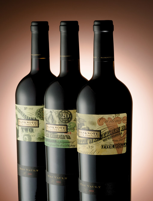 Le etichette per vino sono spesso dei veri e propri capolavori in cui la cura del dettaglio e la qualità dei substrati possono fare la differenza (Avery Dennison).