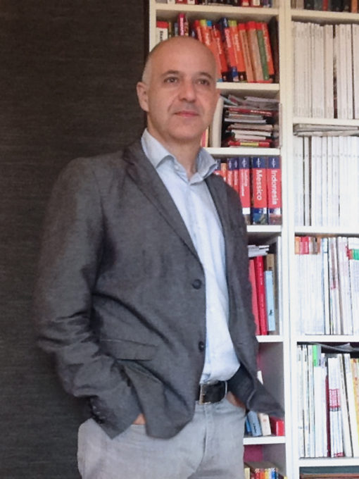 Roberto Zambelloni, Docente di Laboratorio Grafico presso Istituto Superiore Silvio D’Arzo - Sant’Ilario d’Enza (RE).