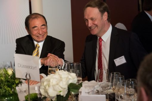 Da sinistra il Presidente e CEO di Fujifilm Shigetaka Komori, con il CEO di Cewe, Rolf Hollander.