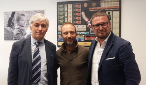Da sinistra Silvano Chiusa, responsabile vendite Emilia Romagna, Aldo De Vincenzo, il giovane titolare di Litografia Castello, eAndrea Citernesi, Gallus Business Driver.