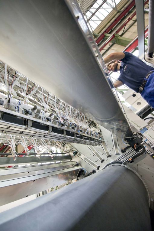Koenig & Bauer costruisce le rotative a getto d’inchiostro più grandi al mondo nello stabilimento di Würzburg.